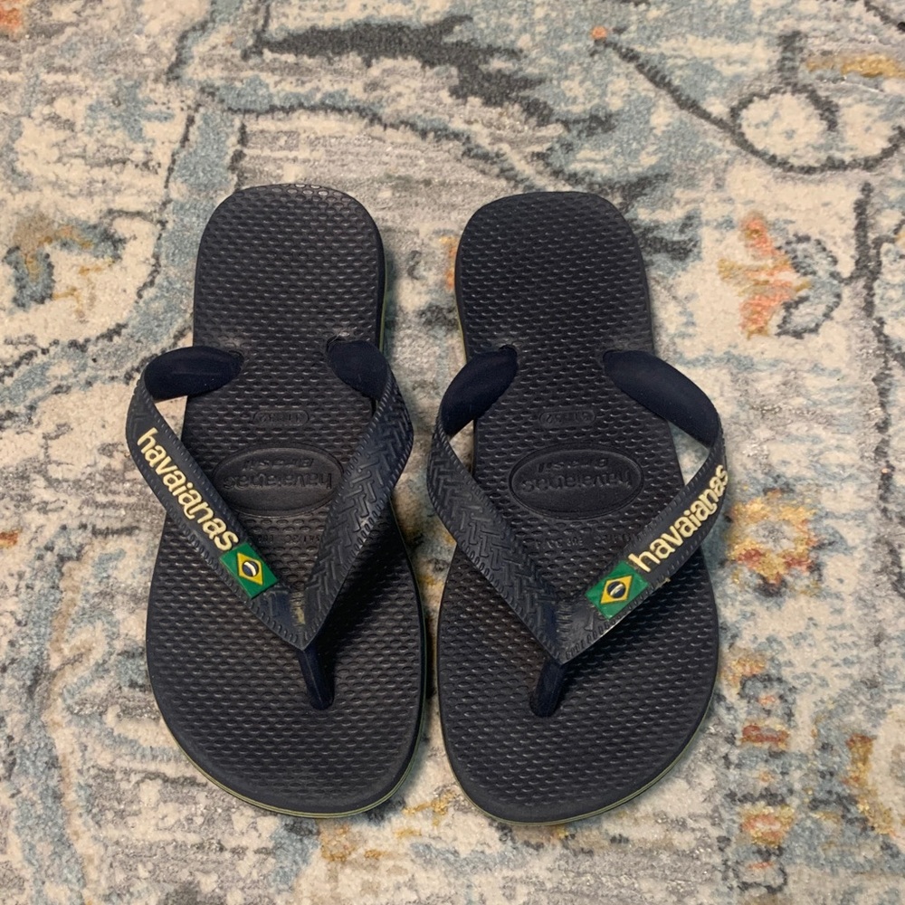 Havaianas Navy Flip Flops with Yellow Logo and Brazilian Flag Accent. Kids 1 1/2